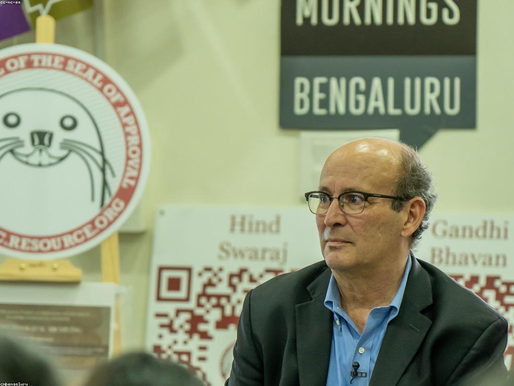 សហគមន៍និងការចែករំលែក: ការបង្កើតទំនាក់ទំនងដ៏មានអត្ថន័យ